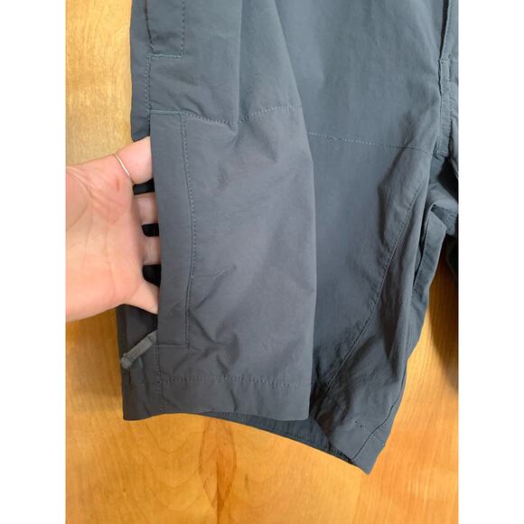 The North Face Cargo Short 8" inseam Grayish Blue Multi Pocket Men's Size 34 - Picture 4 of 9